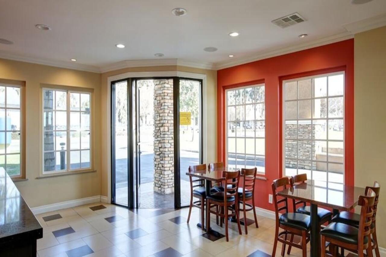 Ontario Inn & Suites Montclair Luaran gambar