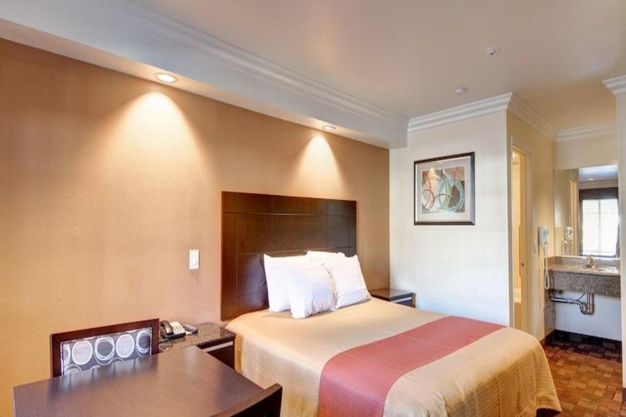 Ontario Inn & Suites Montclair Luaran gambar